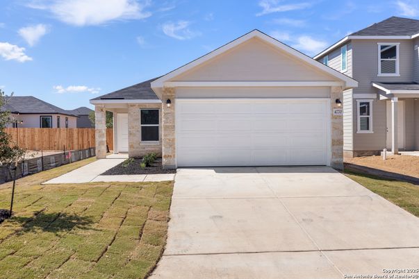 Attached, Exterior, Facade, American Craftsman