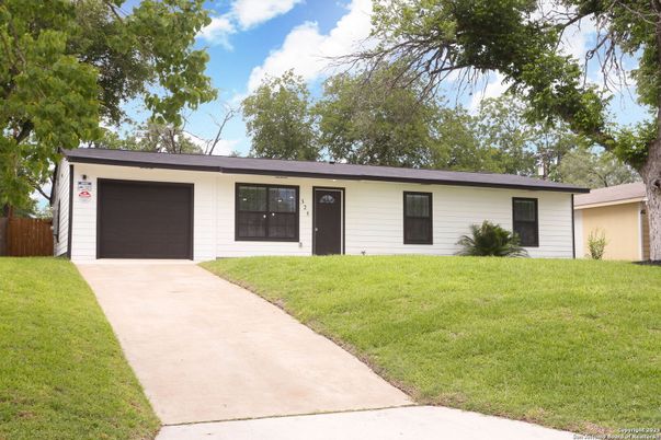 Attached, Exterior, Facade, Ranch