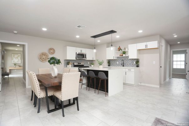 Dining room, Interior, Kitchen, Pendant Lights, Recessed Lighting, Stainless Steel Appliances