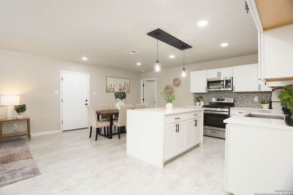 Dining room, Interior, Kitchen, Pendant Lights, Recessed Lighting, Stainless Steel Appliances