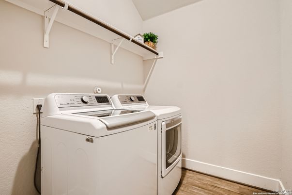Interior, Washer, Wood Texture Flooring