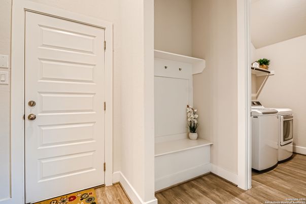 Interior, Washer, Wood Texture Flooring