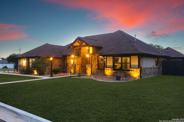 Backyard, Exterior, Facade, Ranch