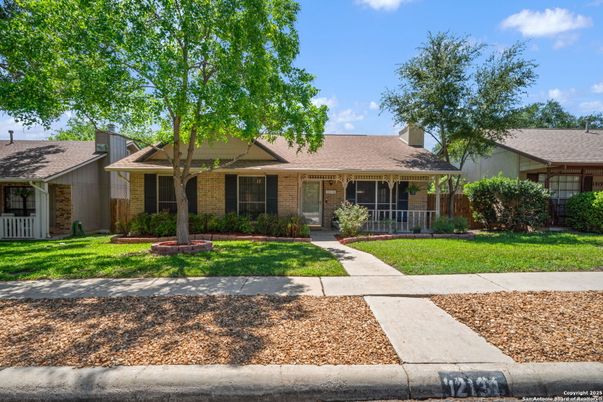 Exterior, Facade, Brick Facade, Ranch