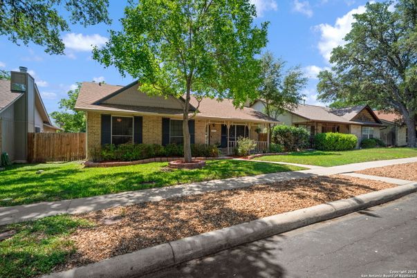 Exterior, Facade, Brick Facade, Ranch