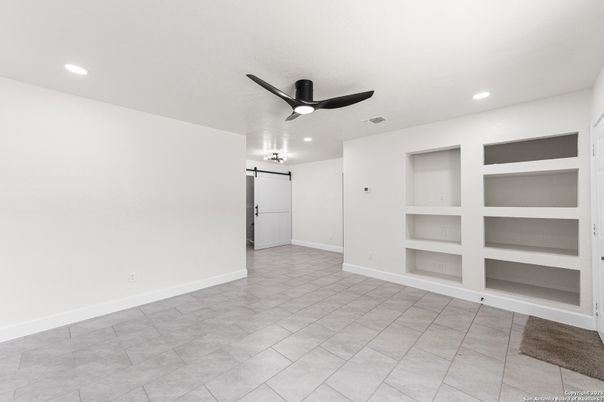 Empty room, Interior, Recessed Lighting