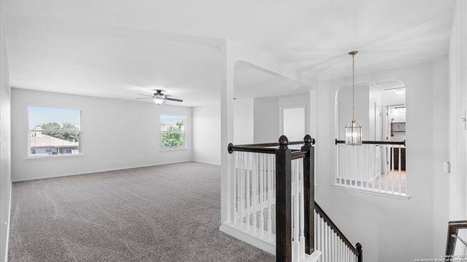 Empty room, Interior, Pendant Lights