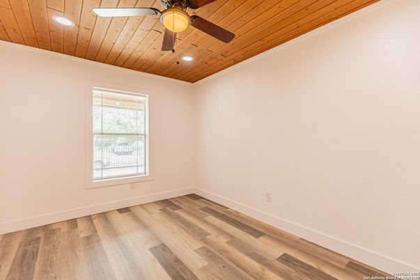 Empty room, Interior, Recessed Lighting, Wooden Ceilings, Wood Texture Flooring