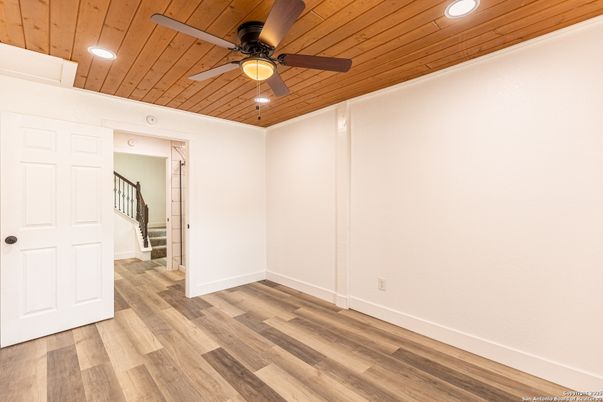 Empty room, Interior, Recessed Lighting, Wooden Ceilings, Wood Texture Flooring