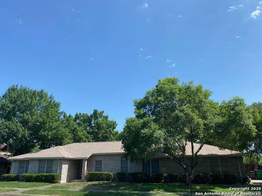 Exterior, Facade, Brick Facade, Ranch