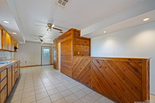 Empty room, Interior, Recessed Lighting, Wooden Walls