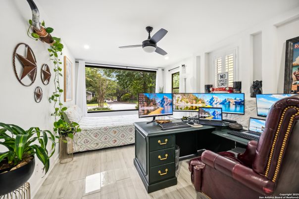Home Office, Interior, Recessed Lighting, Wood Texture Flooring