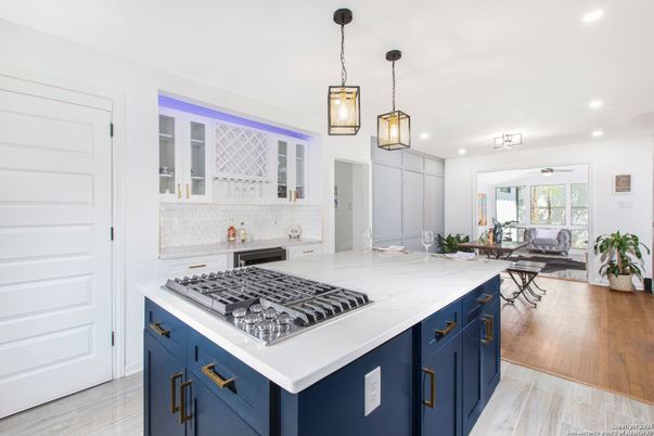 Dining room, Interior, Kitchen, Pendant Lights, Recessed Lighting, Wood Texture Flooring