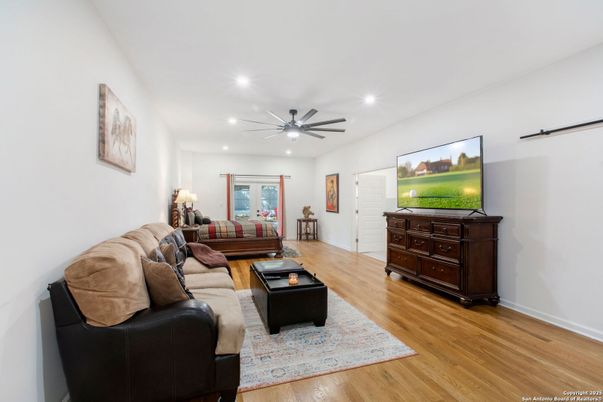 Interior, Living room, Recessed Lighting, Wood Texture Flooring