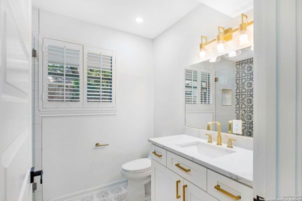 Bathroom, Interior, Recessed Lighting