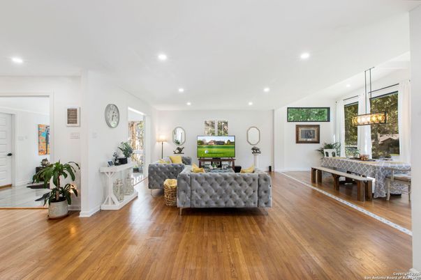 Dining room, Interior, Living room, Pendant Lights, Recessed Lighting, Wood Texture Flooring