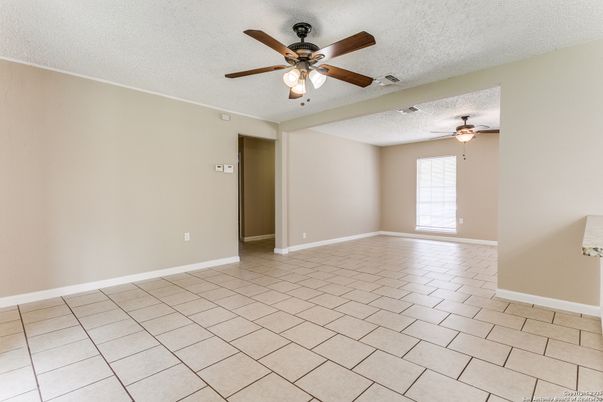 Empty room, Interior