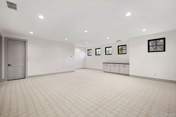 Empty room, Interior, Recessed Lighting