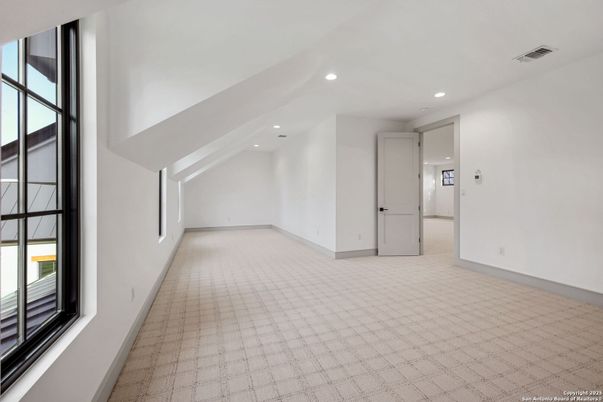 Empty room, Interior, Recessed Lighting
