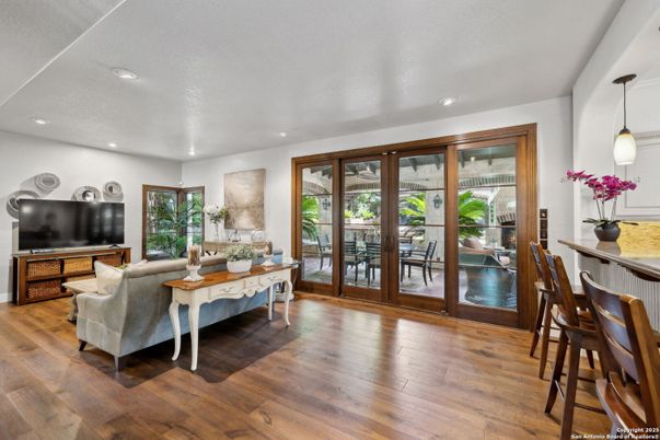 Interior, Living room, Pendant Lights, Recessed Lighting, Wood Texture Flooring