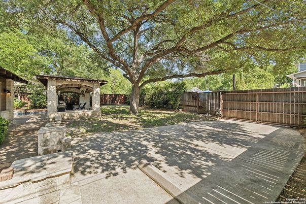 Backyard, Exterior