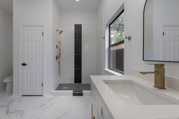 Bathroom, Interior, Marble, Recessed Lighting