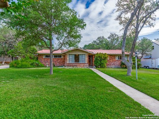 Backyard, Exterior, Facade, Brick Facade, Ranch