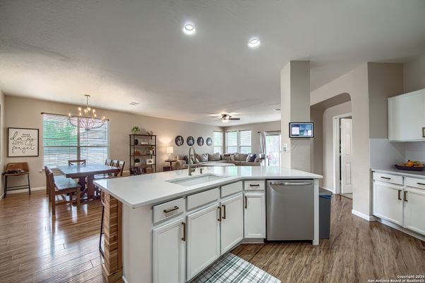 Chandelier, Dining room, Interior, Kitchen, Pendant Lights, Recessed Lighting, Wood Texture Flooring