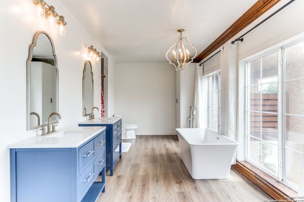 Bathroom, Chandelier, Dual Sink Vanities, Free Standing Baths, Interior, Pendant Lights, Wood Texture Flooring