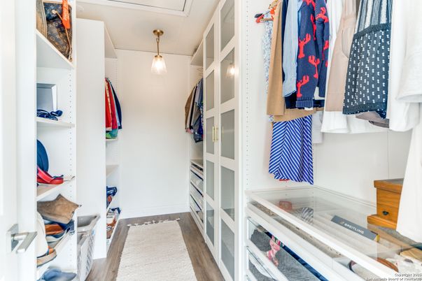Interior, Pendant Lights, Walk-in Closets, Wood Texture Flooring