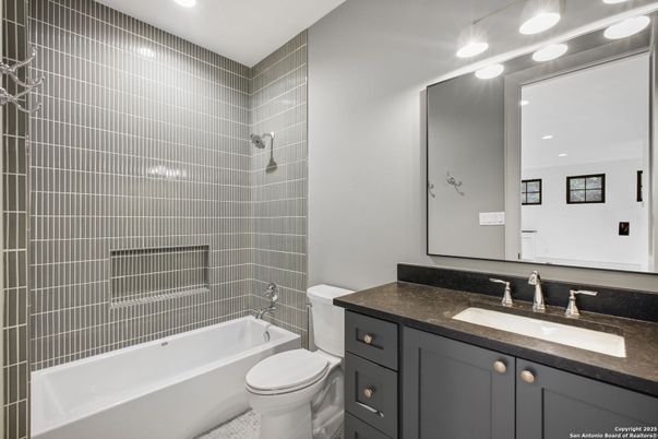 Bathroom, Interior, Recessed Lighting