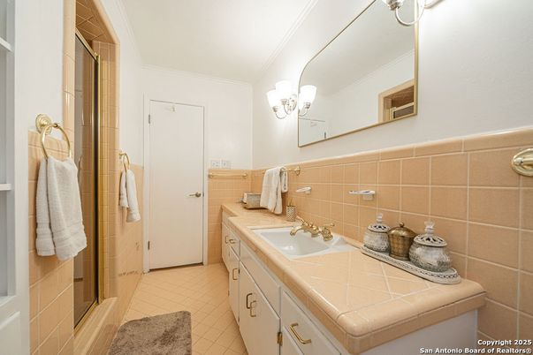Bathroom, Interior, Tile Countertops