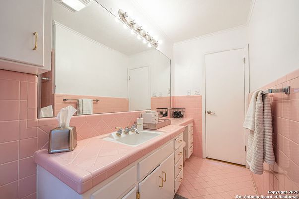 Bathroom, Interior, Tile Countertops