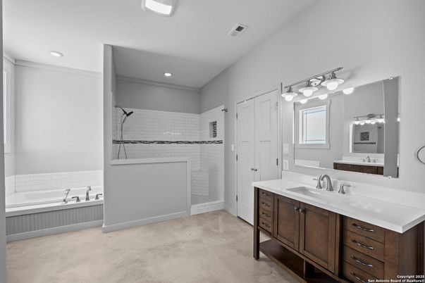 Bathroom, Dual Sink Vanities, Interior, Recessed Lighting