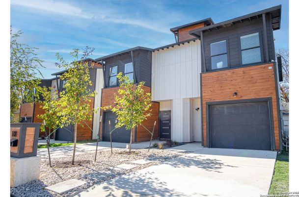 Attached, Exterior, Facade, Modern
