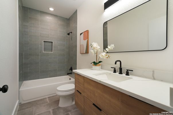 Bathroom, Interior, Recessed Lighting