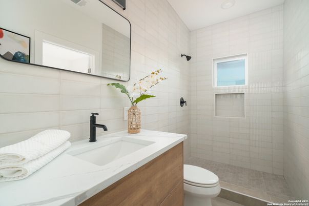 Bathroom, Interior, Recessed Lighting