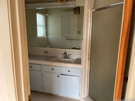 Bathroom, Interior, Tile Countertops