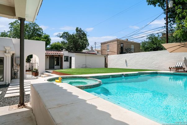 Exterior, Pool