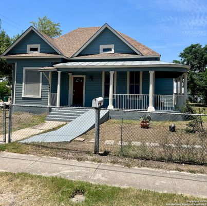 Exterior, Facade, Queen Anne Victorian