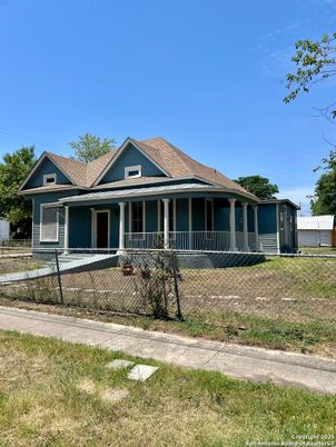 Backyard, Exterior, Facade, Ranch