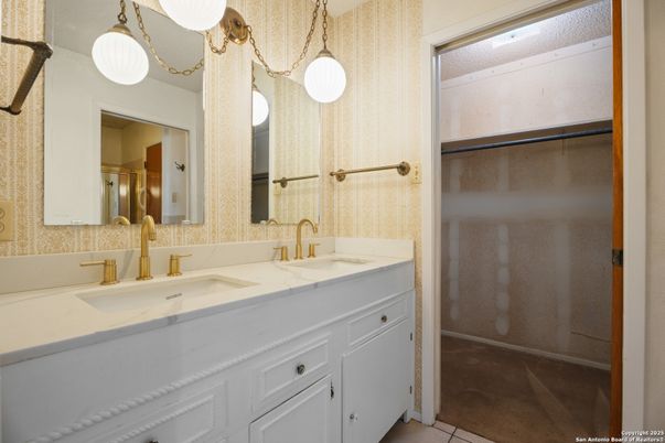Bathroom, Dual Sink Vanities, Interior, Pendant Lights
