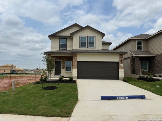 Attached, Exterior, Facade, American Craftsman