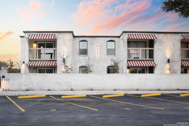 Exterior, Facade, Spanish Mediterranean