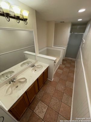 Bathroom, Dual Sink Vanities, Interior, Recessed Lighting