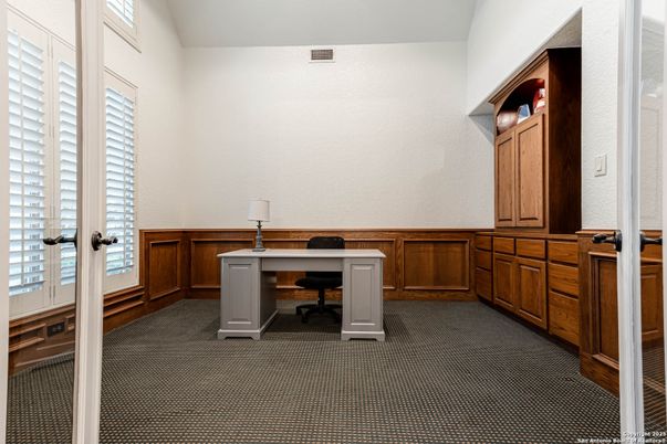 Home Office, Interior
