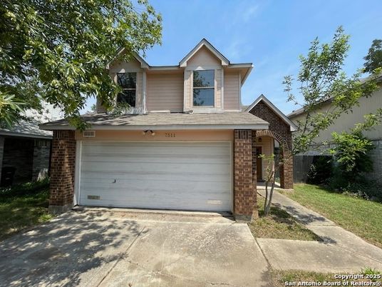 Attached, Exterior, Facade, Brick Facade, American Craftsman