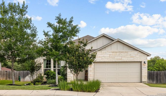Attached, Exterior, Facade, Brick Traditional