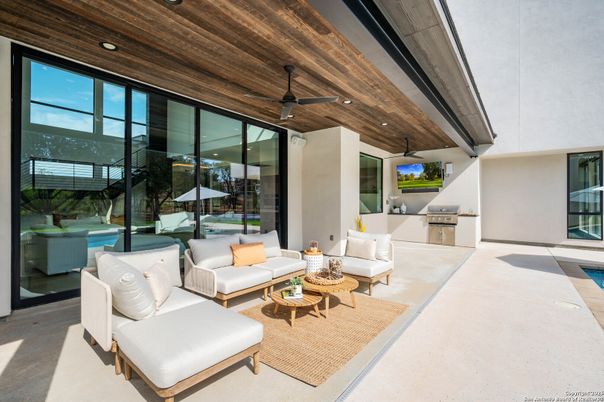 Exterior, Living room, Recessed Lighting