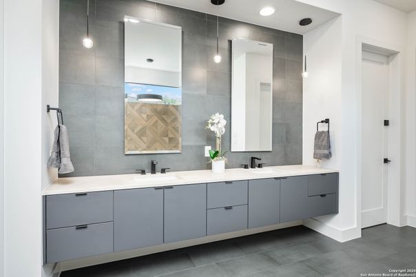 Bathroom, Dual Sink Vanities, Interior, Recessed Lighting